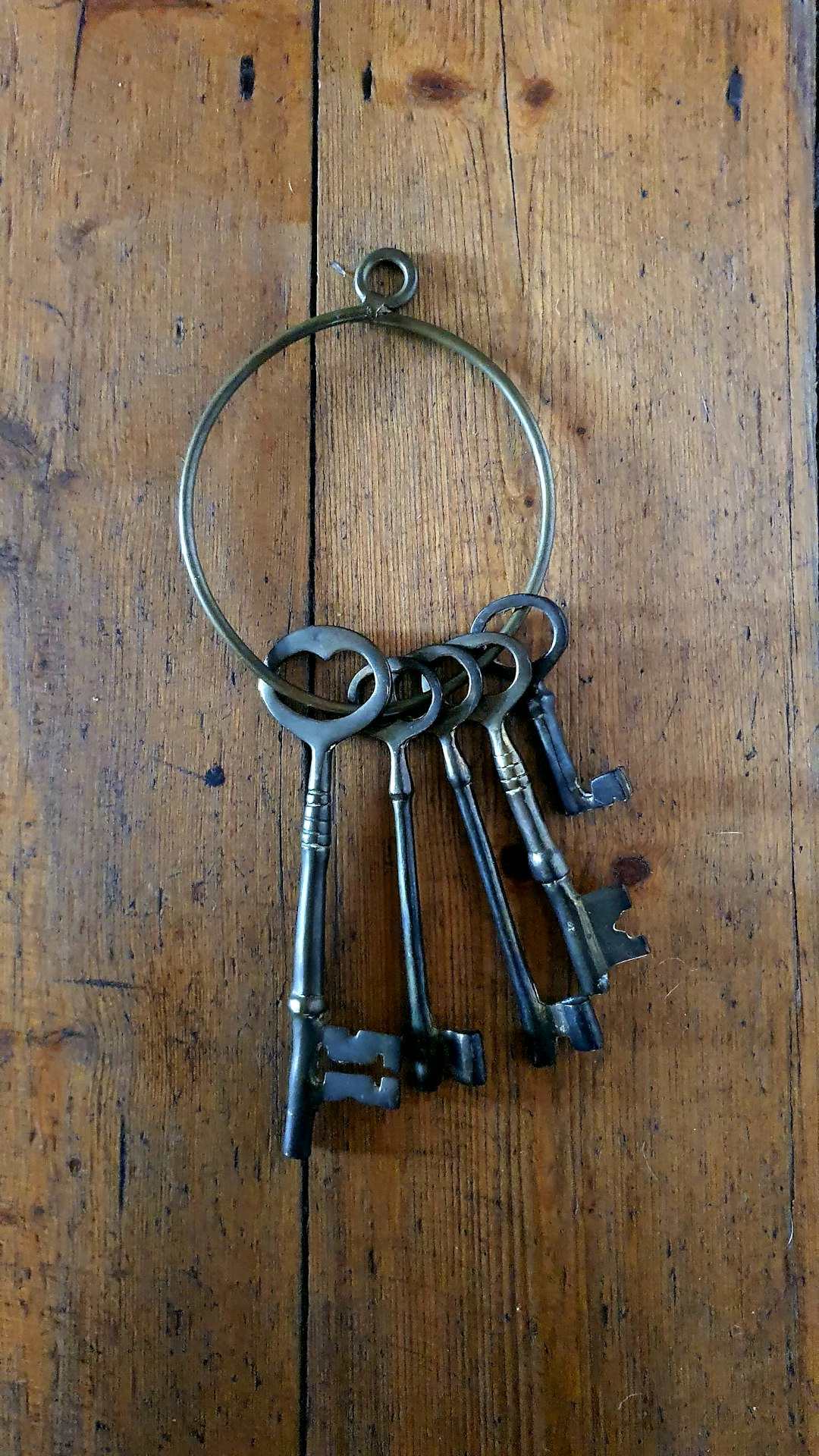 stats-img silver-skeleton-keys-on-brown-wooden-table-slxcfdsqlq